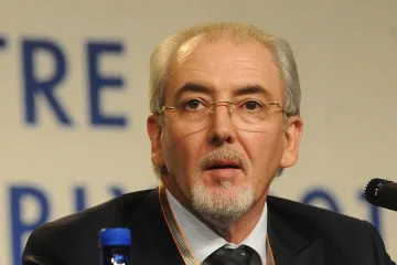 Местан става независим депутат
