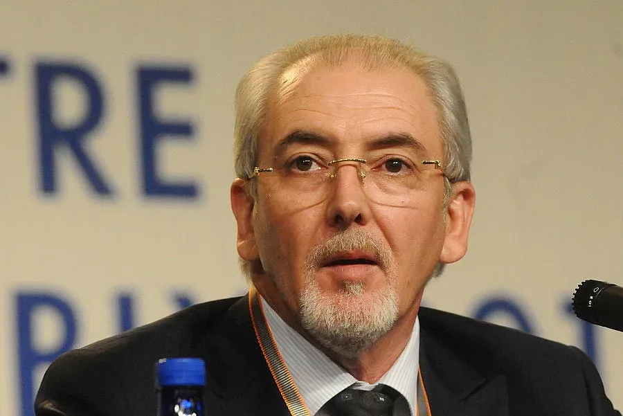 Местан става независим депутат