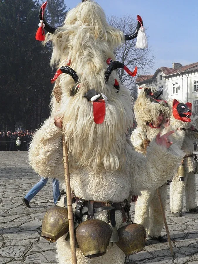 2000 кукери гонят злото от Благоевград 