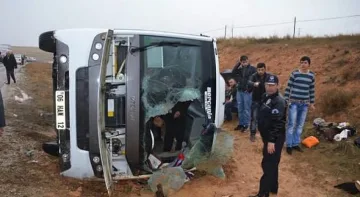 Автобус с бежанци се обърна в Турция, има загинали