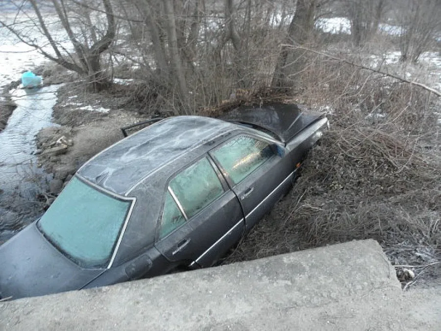 Пиян шофьор причини катастрофа и падна в река