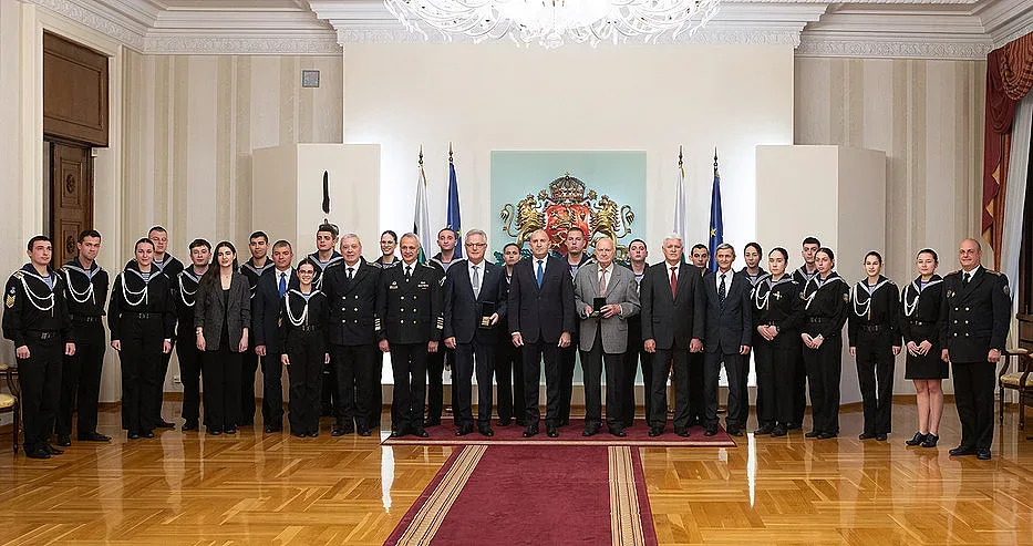 Румен Радев удостои български висши офицери