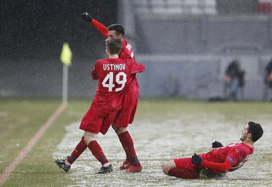 Благо поема към Австралия