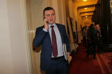 Горанов предлага: 2 на сто данък върху доходите за общините