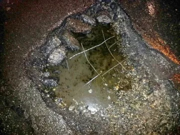Дупки по пътищата чупят колите наред (СНИМКИ)
