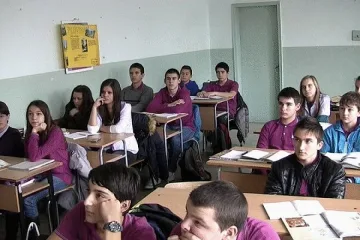 Ученици борят дрогата с песен