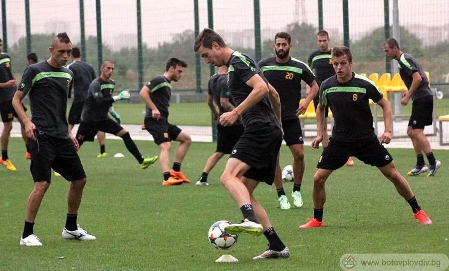 "Ботев" (Пд) почна без четирима футболисти