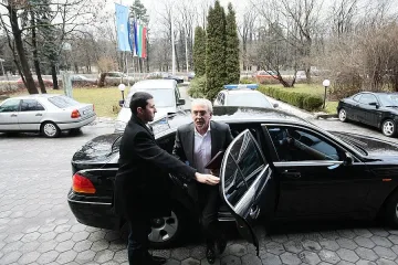 Местан окапа, Хафъзов го брани