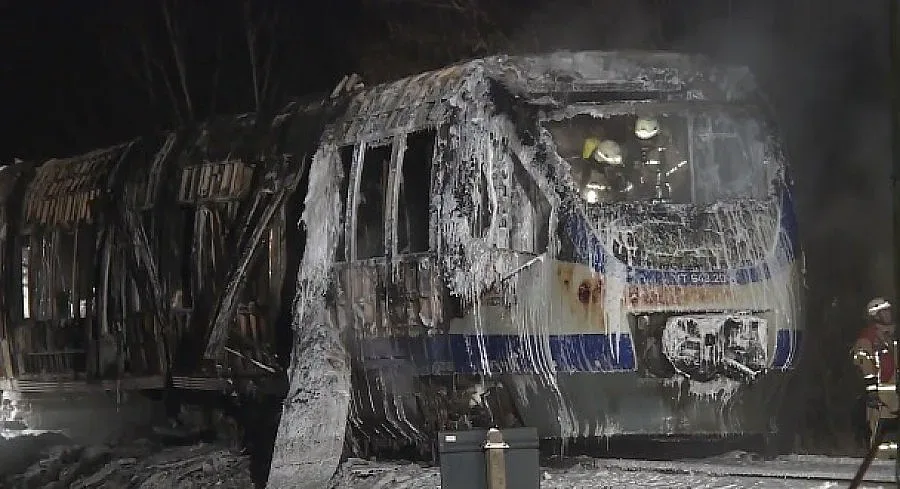 Пожар изпепели влак в Берлин (ВИДЕО)