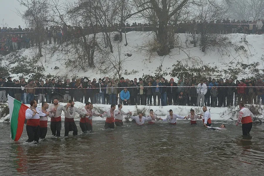 Митничар спаси разпятието в Харманли