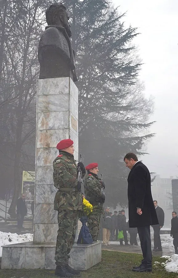 Благоевградчани сведоха глави пред паметта на Христо Ботев