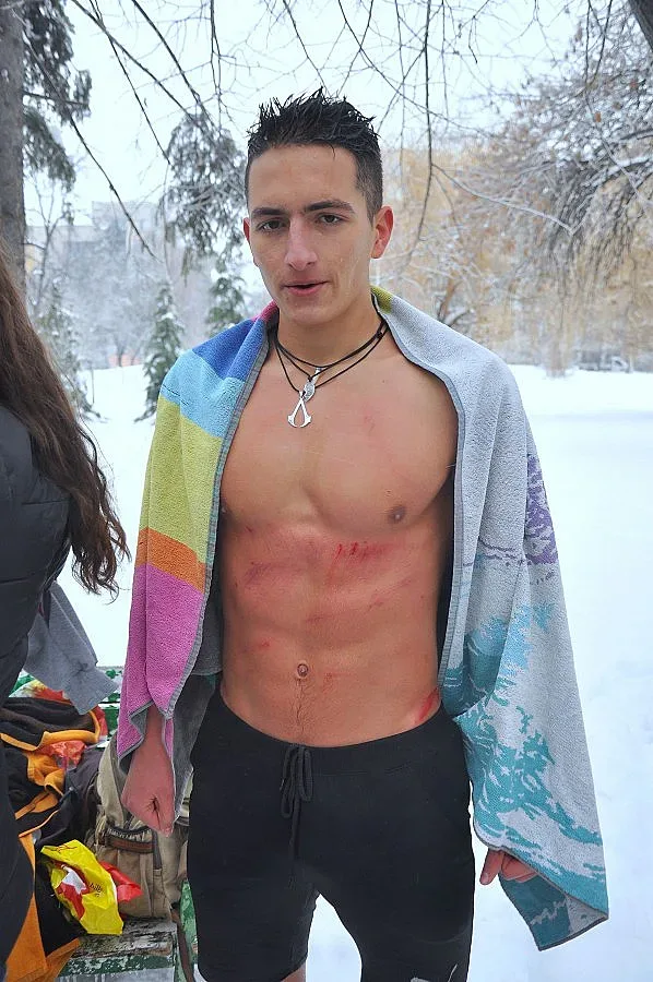 Тийнеджъри се пребориха за кръста във Видин и Монтана