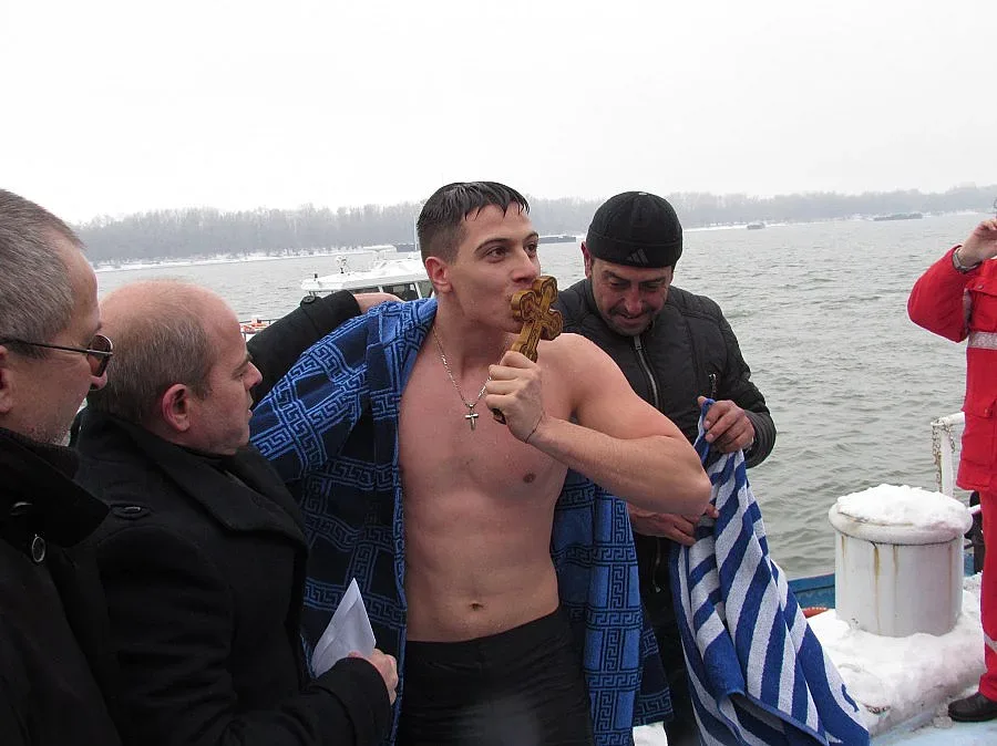 Треньор по плуване извади кръста в Русе