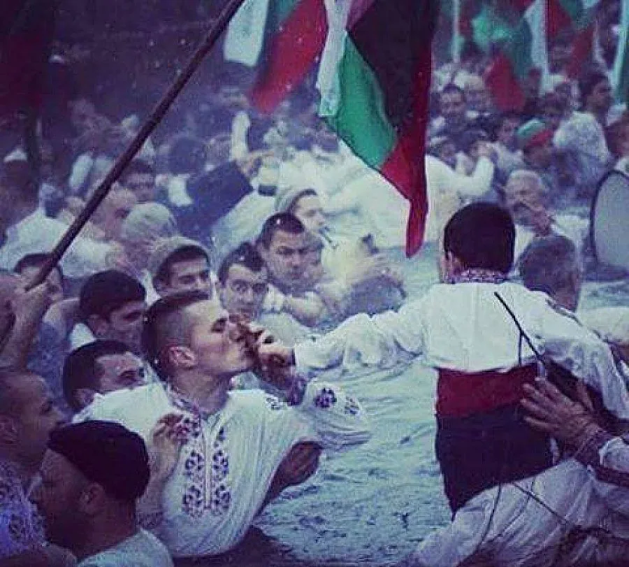 Вратарят на ЦСКА се хвърли за кръста в Тунджа