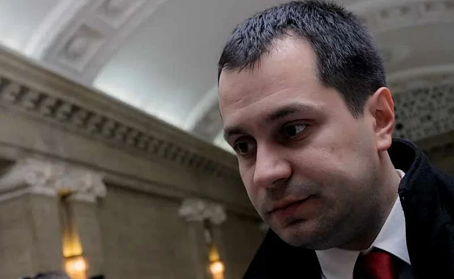 Кметът на Враца изкара общинарите да хвърлят пясък