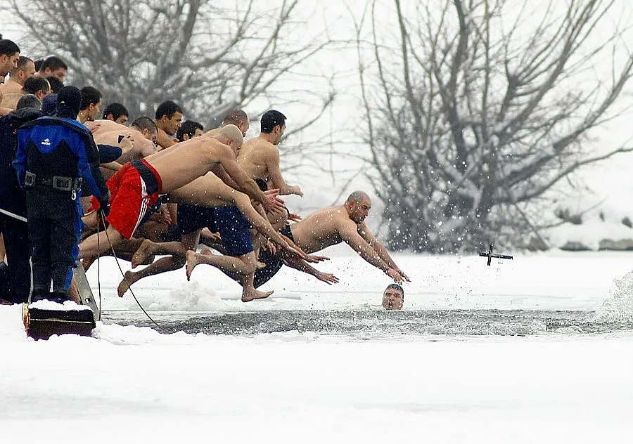 Митрополит Николай хвърля два кръста днес