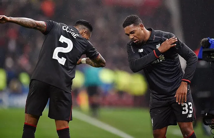 Осакатен "Ливърпул" пребори "Стоук" в мразовита нощ