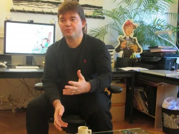 Je suis Charlie позлати "Шарли"