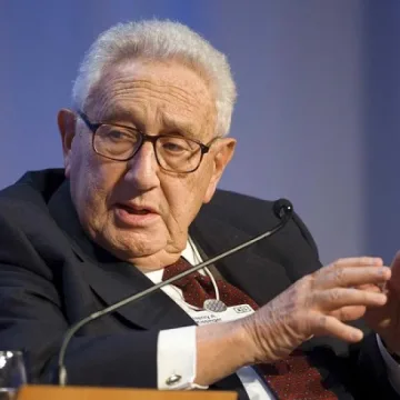 Западът да се примири, че Путин държи ключа към мира