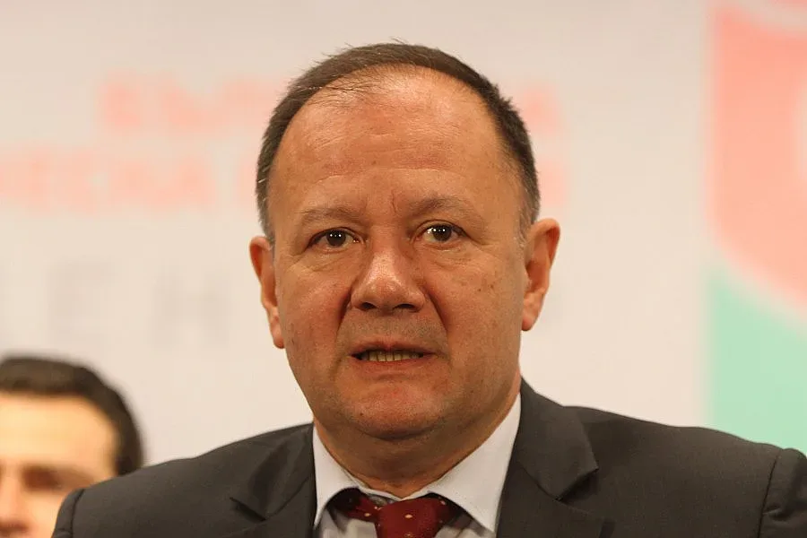 Миков: Човек на БСП никога не се е крил в посолство