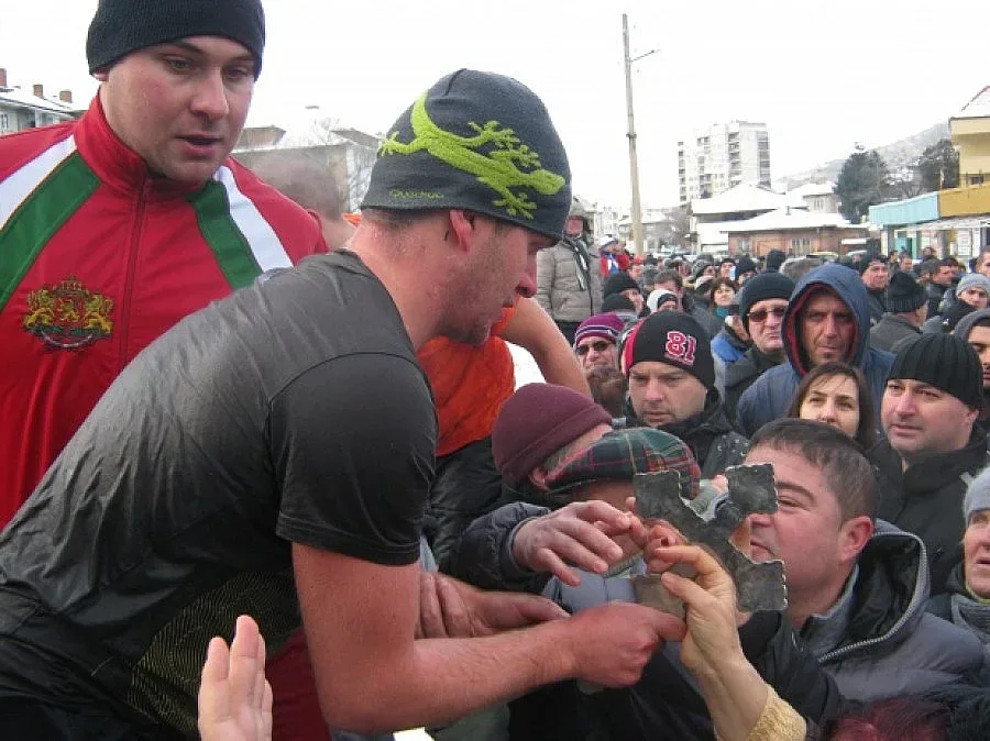  Мъжко хоро ще вади кръста в Дупница 