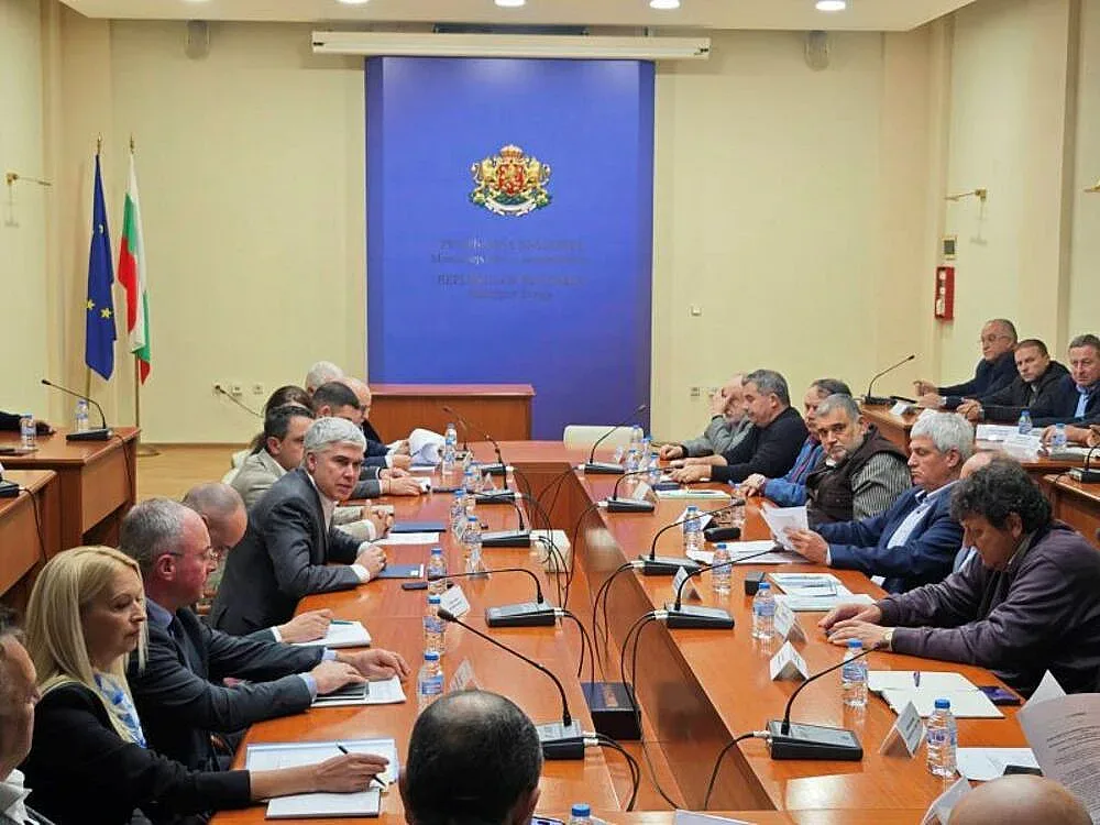 Важни промени за ключов сектор у нас. Засягат хиляди