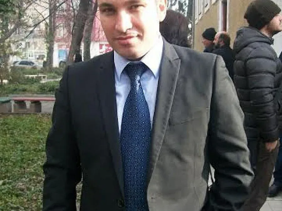 Кмет подарява календари с бебета на цяло село