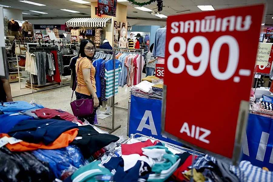 Митничари спират  коли за проверка