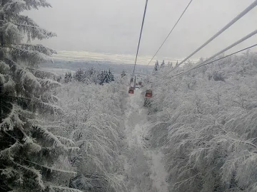 Туристи в снежна блокада на Витоша