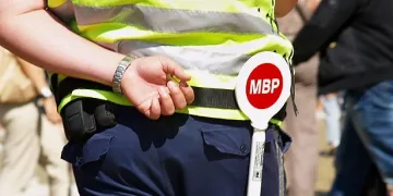 Повече пътни полицаи край шосето заради засиления трафик