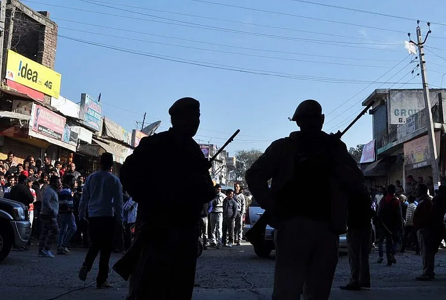 Шестима убити при нападение срещу индийска военна база