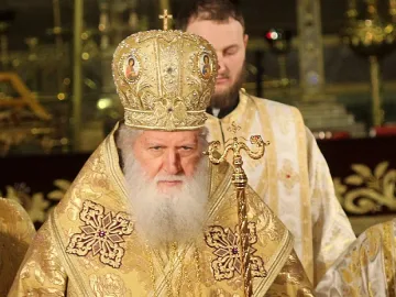 Патриарх Неофит: Бог да ни дава топли сърца и хладни умове през новата година