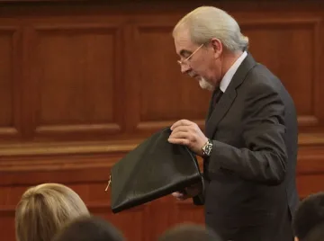 "Натовецът" Местан по католик от папапа