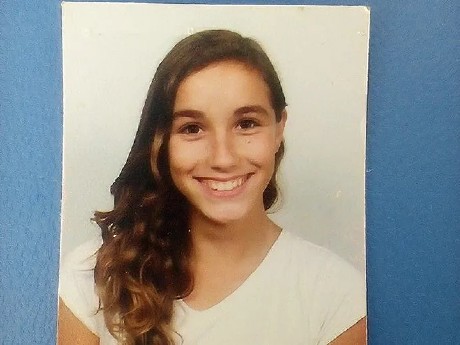 Издирват 13-годишната Анели