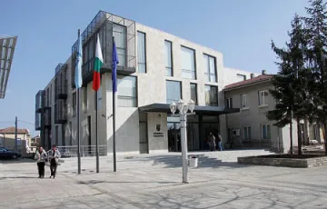 Кмет и съветници бранят съда си от закриване