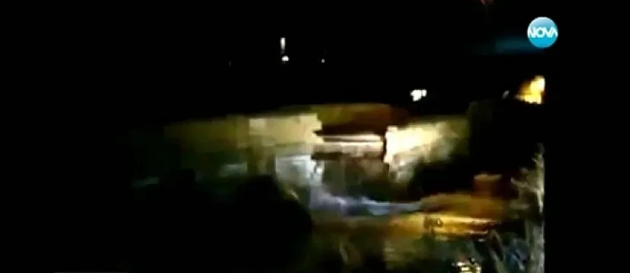 Мост рухна заради наводненията в Англия