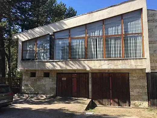 Разпродават уникален хотел от соца