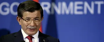 Мъгла отмени среща на Давутоглу 