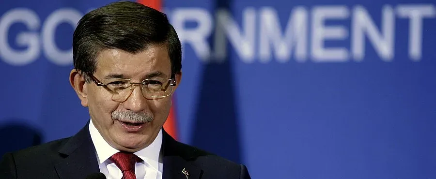 Мъгла отмени среща на Давутоглу 