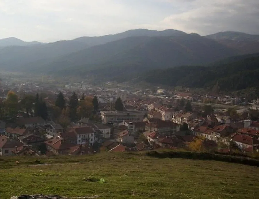 Издирват всички, пили от отровната ракия в Якоруда