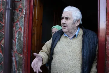 Бащата на задържания: Синът ми не продава алкохол, десет полицаи го арестуваха!