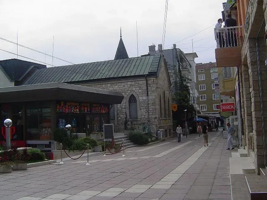 Задигнаха покрива на варненски театър