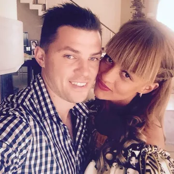 Домо се сгоди за танцьорка