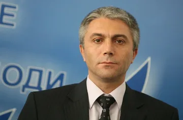 Местан прави помен с чужда пита