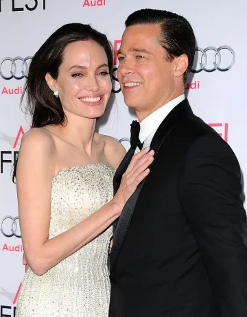 Клюки разделят Джоли и Пит 