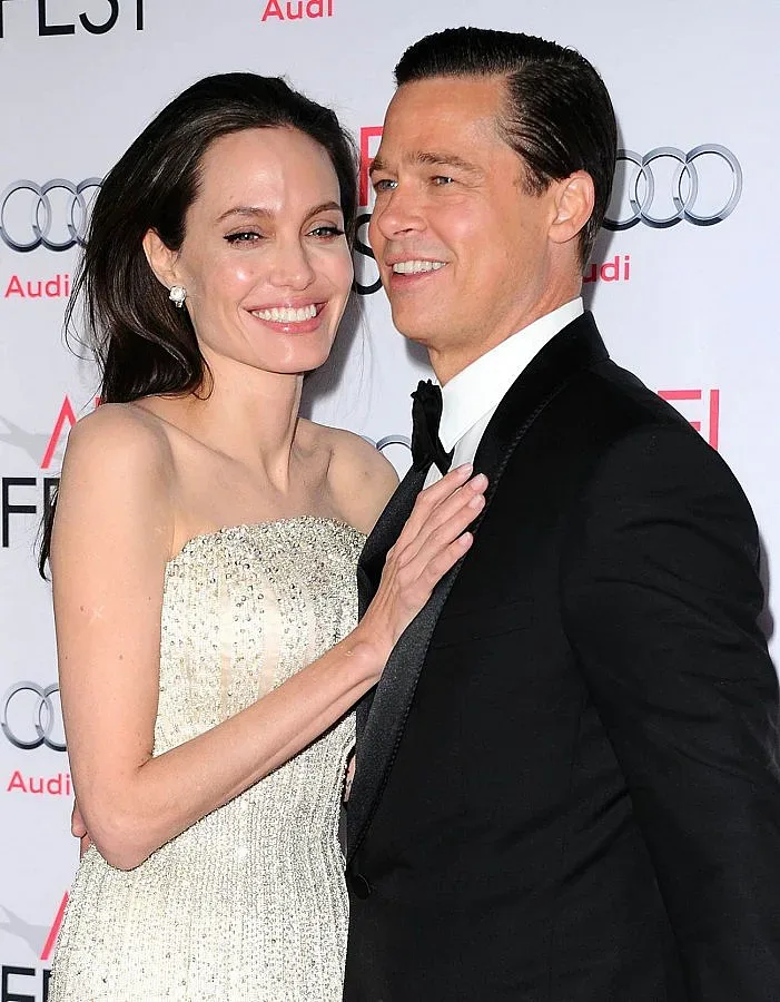 Клюки разделят Джоли и Пит