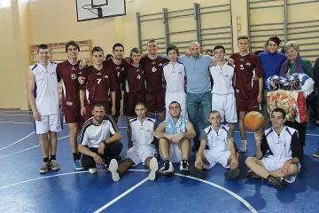 Тити Папазов, певец и баронеса подкрепиха децата с диабет в Кърджали