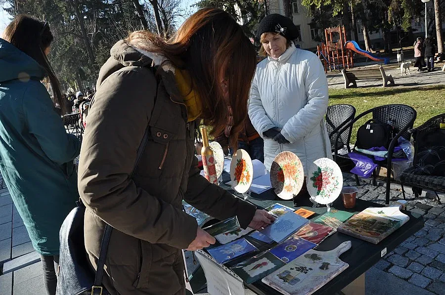 Сдружение подреди сувенири на базар в Разлог