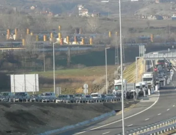 Пиков трафик по пътища и гари