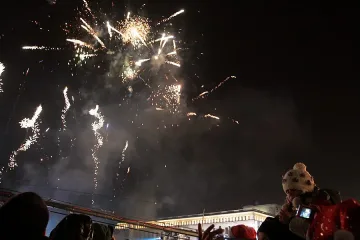 Не пускат пияни купонджии на площада